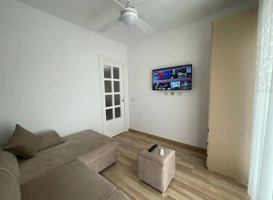 P&L Seaside Luxurious Apartament Golem  Apartment